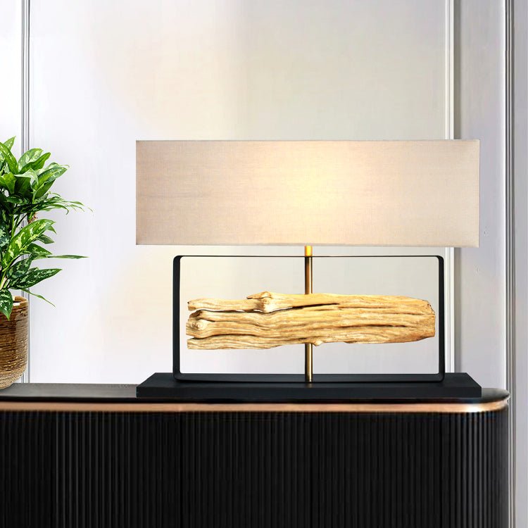 Dřevěná designová stolní lampa od Exotierleben