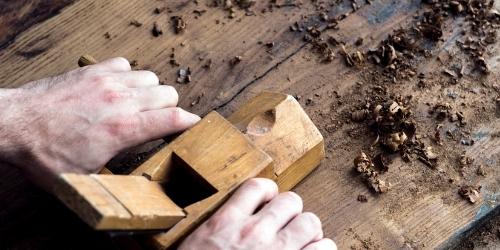 Teakholz Möbel in Handarbeit fertigen