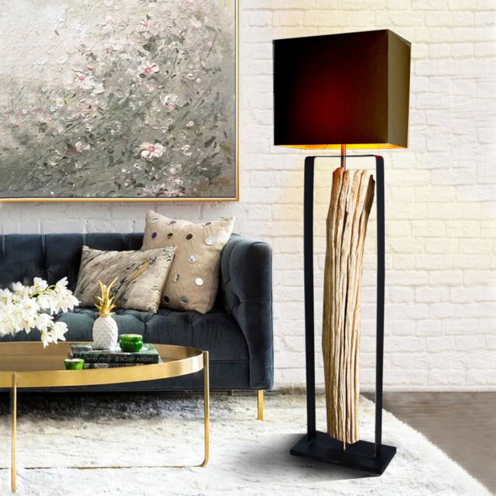 Holzstamm Stehlampe goldener Lampenschirm