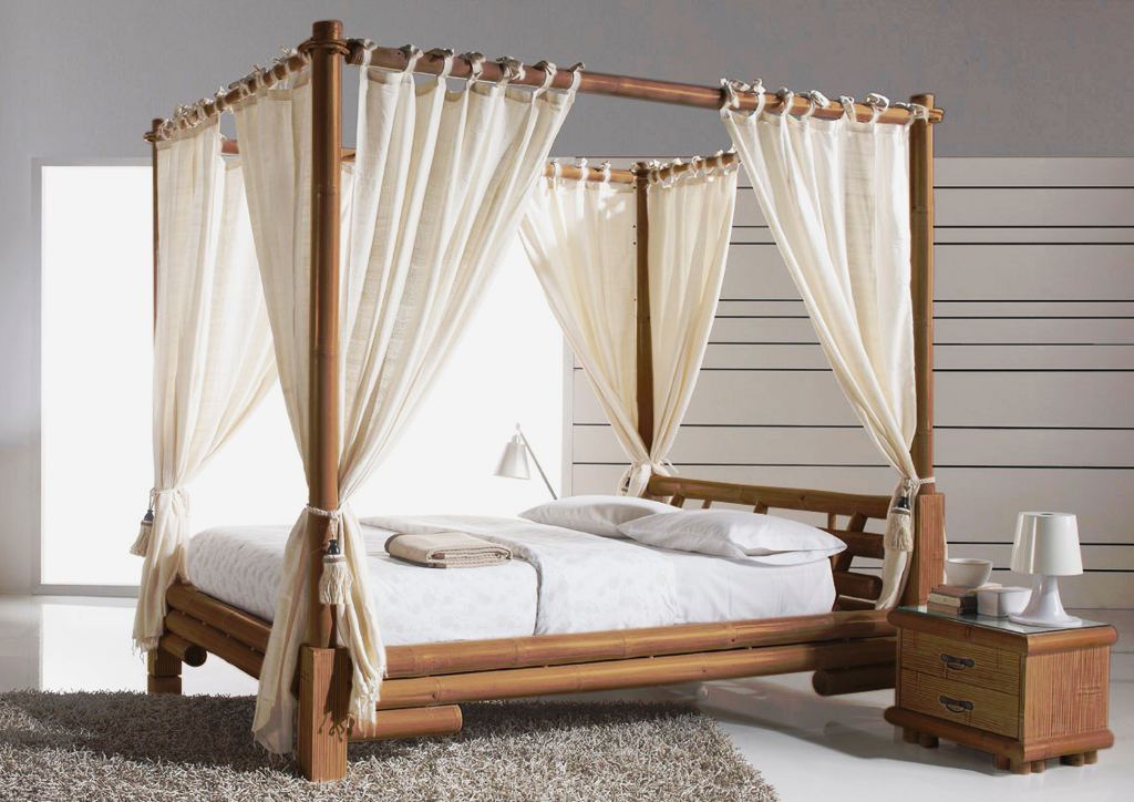 Bett mit Himmel aus Bambus von Exotischerleben