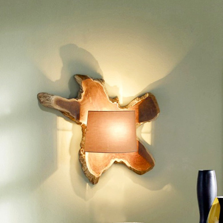 Holz Wandlampe NAGA mit Lampenschirm